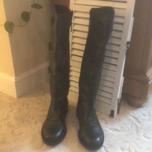 Black boots - Picture 3 of 8